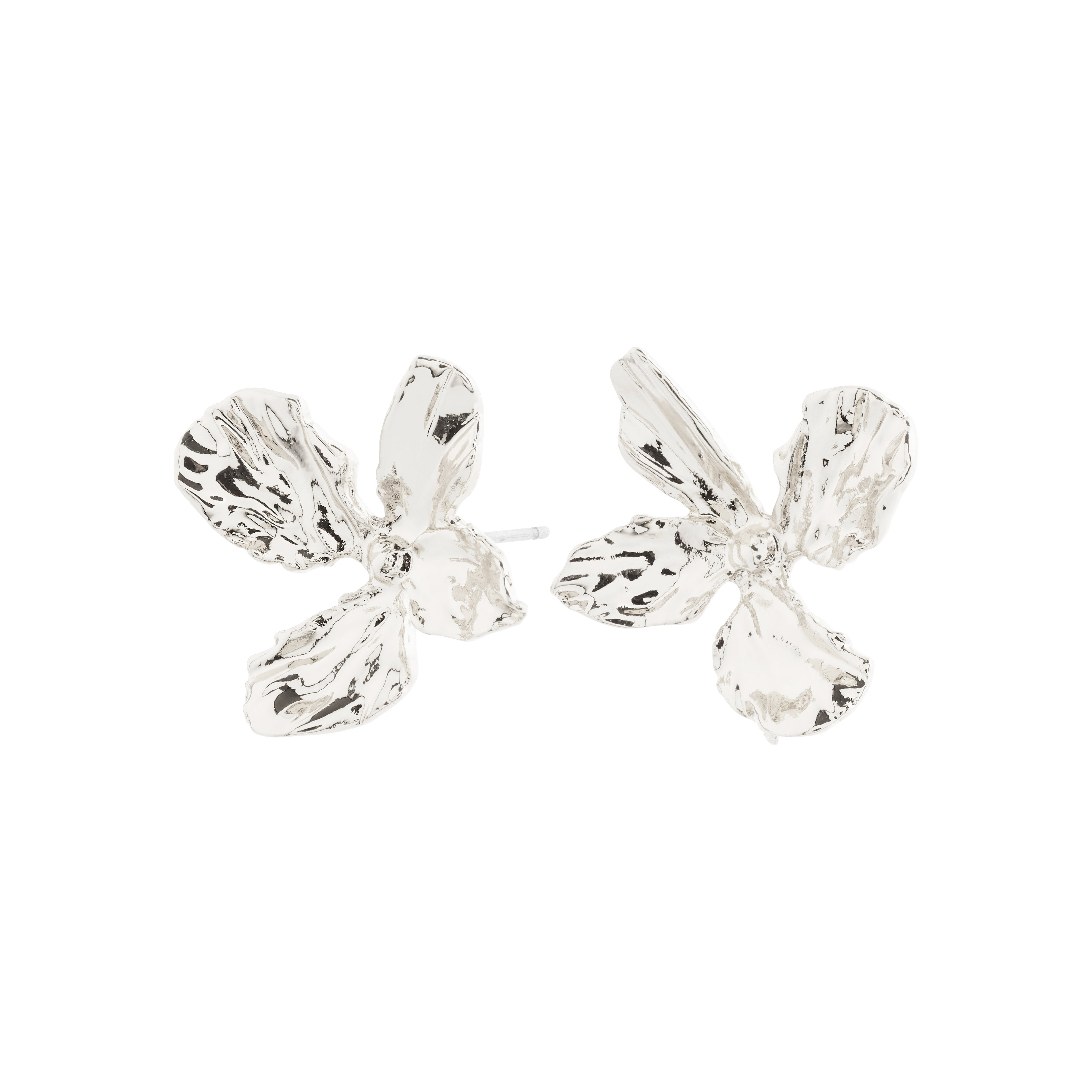 Silver-plated DREAM earrings with a flower design, embodying Pilgrim's artistic spirit, perfect for adding a sophisticated, nature-inspired touch to your style.