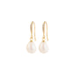 JASMIN pearl earrings, gold-plated with Preciosa crystals and freshwater pearls, offering timeless elegance and star quality from Pilgrim's trendy Danish jewelry line.